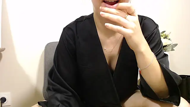 Snapshot of ninfa2000 chatting on 02-25-26, 10:30 ninfa2000 online show from 02-25-26, 10:30