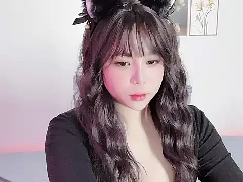   Lyly   online show from 11-05-25, 01:27