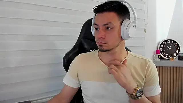 Snapshot of Rick_Diesel_ chatting on 10-29-25, 04:04 Rick Diesel online show from 10-29-25, 04:04