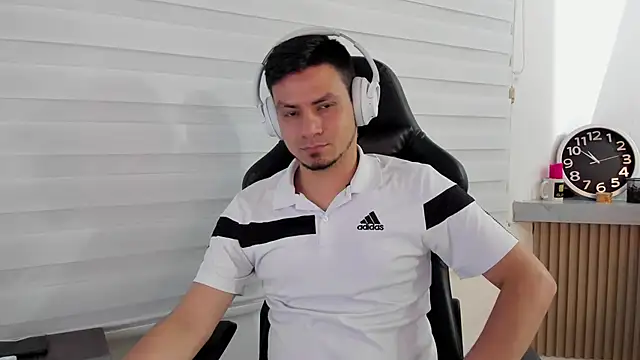 Snapshot of Rick_Diesel_ chatting on 10-31-25, 03:51 Rick Diesel online show from 10-31-25, 03:51