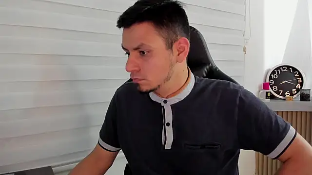 Snapshot of Rick_Diesel_ chatting on 11-01-25, 01:18 Rick Diesel online show from 11-01-25, 01:18