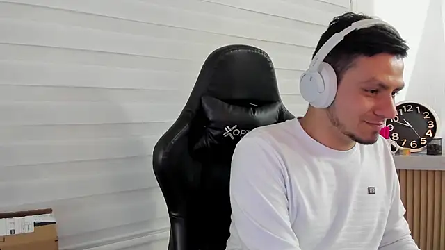 Snapshot of Rick_Diesel_ chatting on 11-04-25, 03:49 Rick Diesel online show from 11-04-25, 03:49