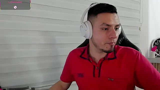 Snapshot of Rick_Diesel_ chatting on 11-12-25, 04:13 Rick Diesel online show from 11-12-25, 04:13