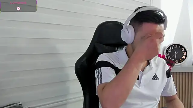 Snapshot of Rick_Diesel_ chatting on 11-15-25, 04:32 Rick Diesel online show from 11-15-25, 04:32