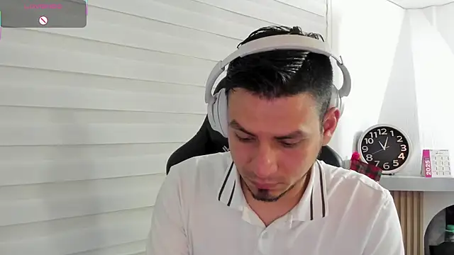 Snapshot of Rick_Diesel_ chatting on 11-27-25, 04:03 Rick Diesel online show from 11-27-25, 04:03