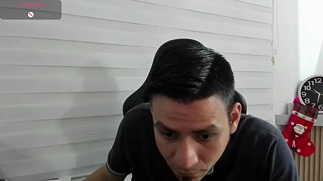 Snapshot of Rick_Diesel_ chatting on 12-01-25, 03:33 Rick Diesel online show from 12-01-25, 03:33