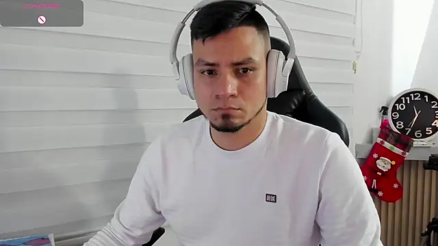 Snapshot of Rick_Diesel_ chatting on 12-04-25, 04:33 Rick Diesel online show from 12-04-25, 04:33