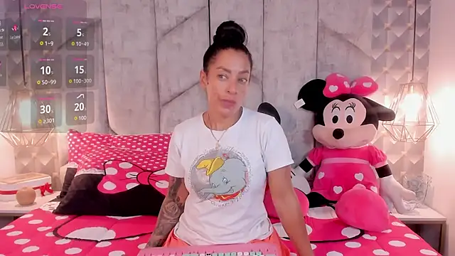 NiicolleMiller online show from 10-08-25, 01:03