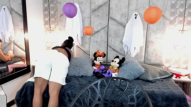 NiicolleMiller online show from 10-20-25, 12:16