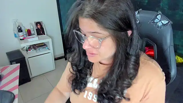 Snapshot of BellaFlaming chatting on 01-06-25, 11:51 BellaFlaming online show from 01-06-25, 11:51