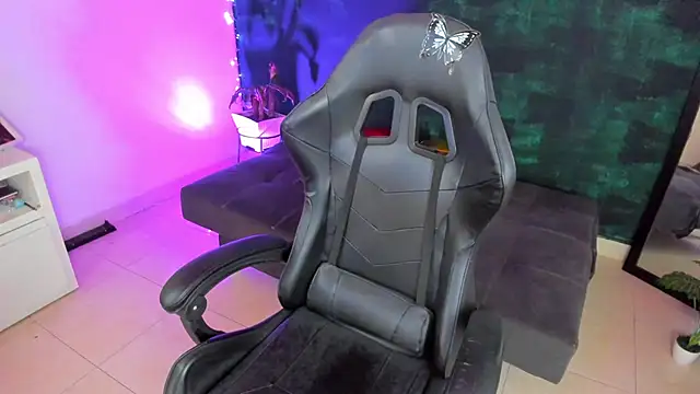 Snapshot of BellaFlaming chatting on 01-14-25, 02:22 BellaFlaming online show from 01-14-25, 02:22