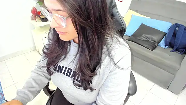 Snapshot of BellaFlaming chatting on 02-21-25, 02:59 BellaFlaming online show from 02-21-25, 02:59