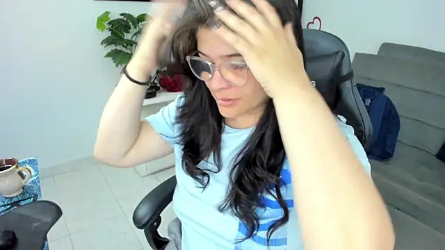 Snapshot of BellaFlaming chatting on 03-04-25, 10:13 BellaFlaming online show from 03-04-25, 10:13