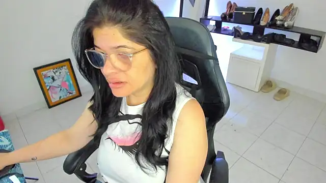 BellaFlaming online show from 04-21-26, 10:54