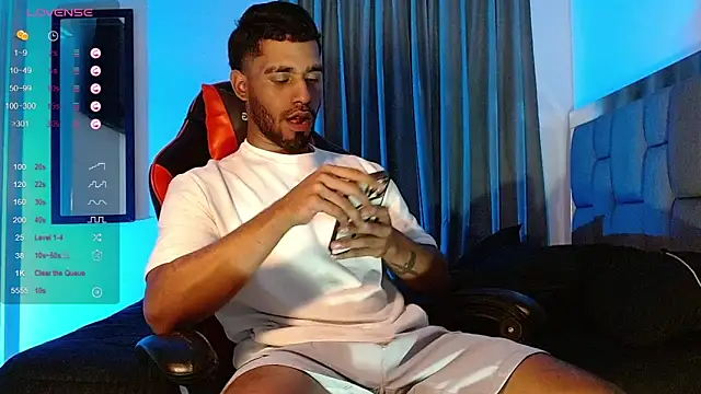 Snapshot of Christian_thor chatting on 01-03-25, 10:41 Christian thor online show from 01-03-25, 10:41