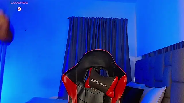 Snapshot of Christian_thor chatting on 10-06-25, 04:32 Christian thor online show from 10-06-25, 04:32