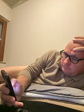 vanjbi45 online show from 10-18-25, 05:10