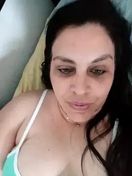 Snapshot of CRUELLAXX chatting on 12-15-24, 12:06 CRUELLAXX online show from 12-15-24, 12:06