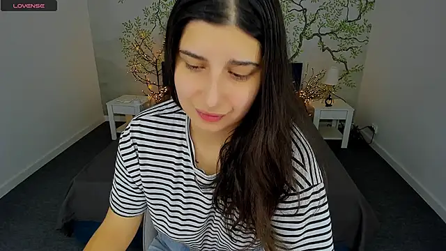 Snapshot of Linda_EX chatting on 02-08-25, 07:37 Linda EX online show from 02-08-25, 07:37