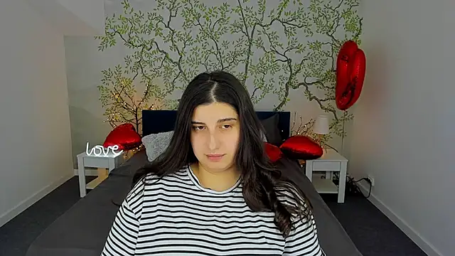 Snapshot of Linda_EX chatting on 02-14-25, 11:10 Linda EX online show from 02-14-25, 11:10