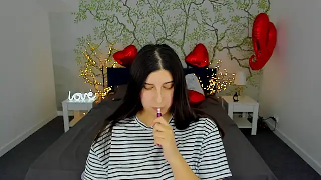 Snapshot of Linda_EX chatting on 02-21-25, 10:50 Linda EX online show from 02-21-25, 10:50