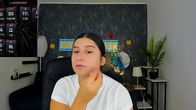 Snapshot of Linda_EX chatting on 09-27-25, 06:18 Linda EX online show from 09-27-25, 06:18