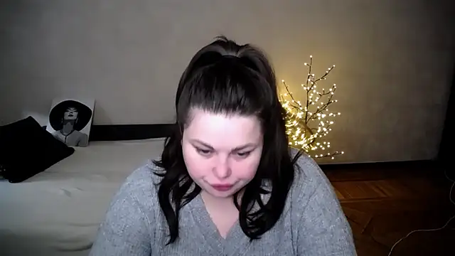 Emily Mo online show from 04-09-26, 06:19