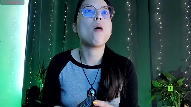 Snapshot of shantalc3rezo chatting on 02-05-25, 08:35 shantalc3rezo online show from 02-05-25, 08:35