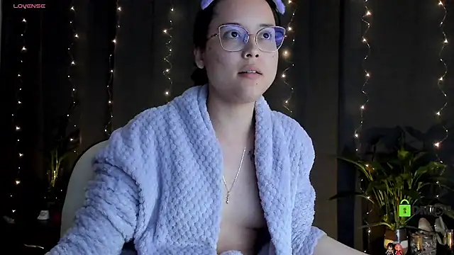 Snapshot of shantalc3rezo chatting on 02-17-25, 04:42 shantalc3rezo online show from 02-17-25, 04:42