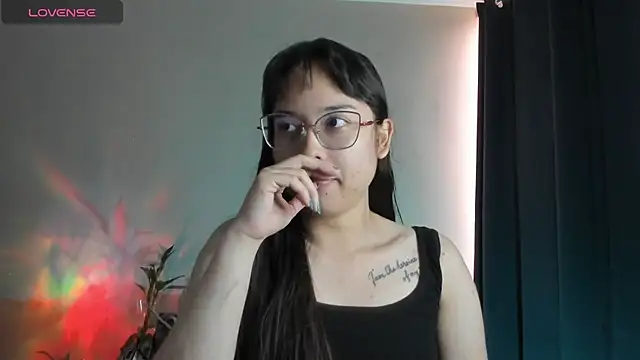 Snapshot of shantalc3rezo chatting on 10-13-25, 08:53 shantalc3rezo online show from 10-13-25, 08:53