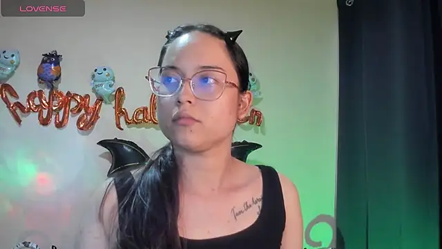 Snapshot of shantalc3rezo chatting on 10-22-25, 08:52 shantalc3rezo online show from 10-22-25, 08:52