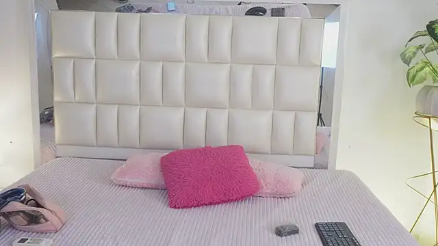 Snapshot of Anais_aradia chatting on 02-11-25, 05:05 Anais aradia online show from 02-11-25, 05:05