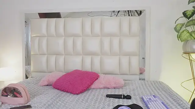 Snapshot of Anais_aradia chatting on 03-15-25, 06:14 Anais aradia online show from 03-15-25, 06:14