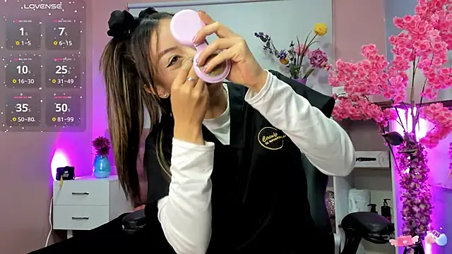 mia thompsonn  online show from 10-08-25, 02:36