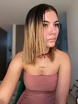 Snapshot of Your_Honeey chatting on 12-19-24, 09:38 Your Honeey online show from 12-19-24, 09:38