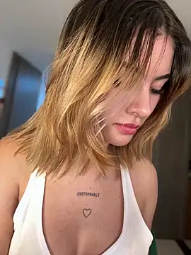 Snapshot of Your_Honeey chatting on 01-04-25, 12:16 Your Honeey online show from 01-04-25, 12:16