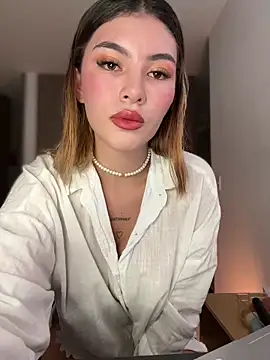 Snapshot of Your_Honeey chatting on 01-16-25, 12:45 Your Honeey online show from 01-16-25, 12:45