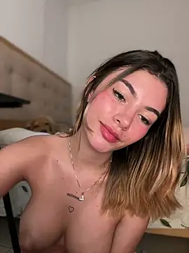 Snapshot of Your_Honeey chatting on 01-25-25, 11:32 Your Honeey online show from 01-25-25, 11:32