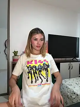 Snapshot of Your_Honeey chatting on 03-16-25, 09:16 Your Honeey online show from 03-16-25, 09:16