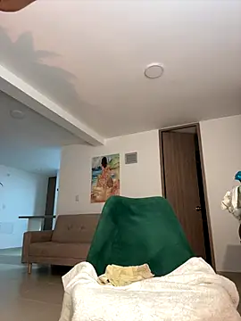 Snapshot of Your_Honeey chatting on 10-07-25, 02:09 Your Honeey online show from 10-07-25, 02:09