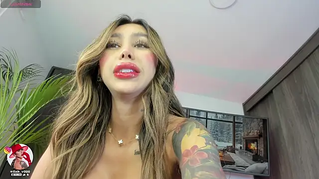 Snapshot of liah_v chatting on 03-13-25, 09:37 liah v online show from 03-13-25, 09:37