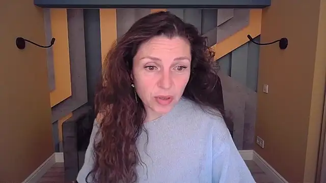 Snapshot of EllaLong chatting on 05-15-26, 11:28 EllaLong online show from 05-15-26, 11:28