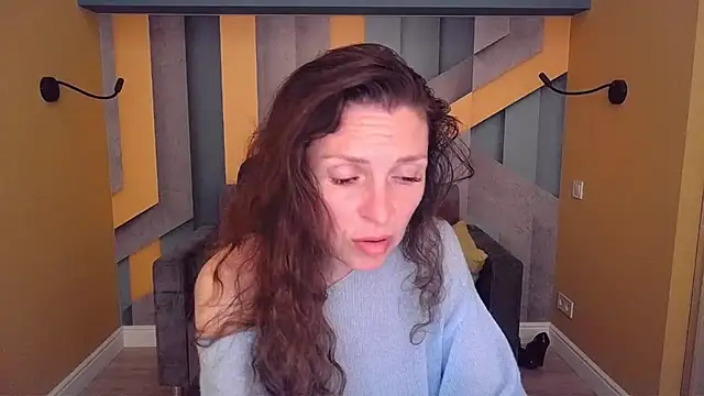 Snapshot of EllaLong chatting on 05-20-26, 02:45 EllaLong online show from 05-20-26, 02:45
