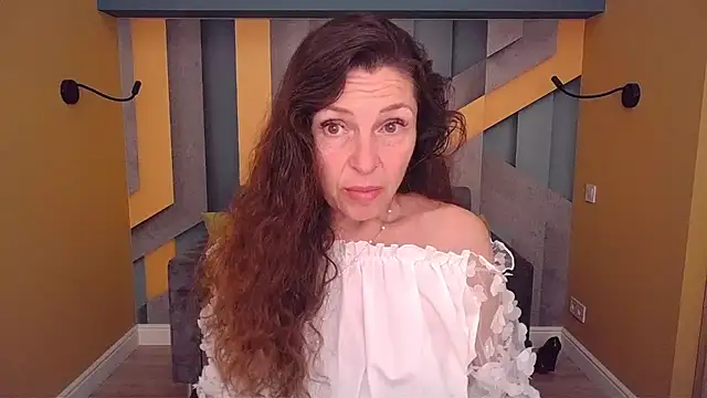 Snapshot of EllaLong chatting on 05-22-26, 11:27 EllaLong online show from 05-22-26, 11:27