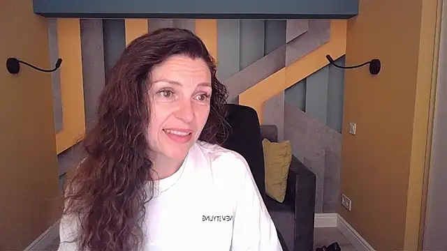 Snapshot of EllaLong chatting on 05-24-26, 11:37 EllaLong online show from 05-24-26, 11:37