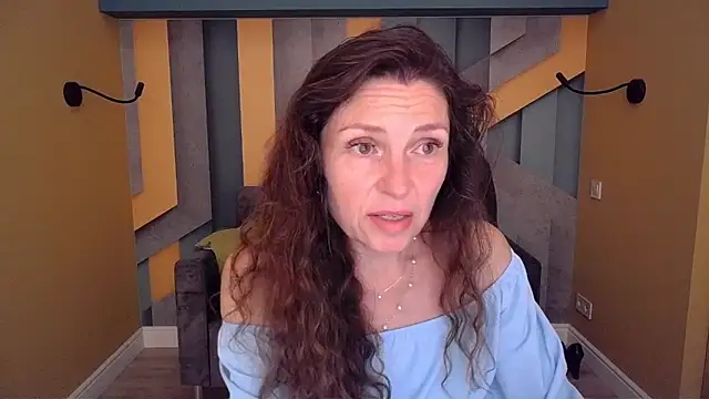 Snapshot of EllaLong chatting on 05-26-26, 11:28 EllaLong online show from 05-26-26, 11:28
