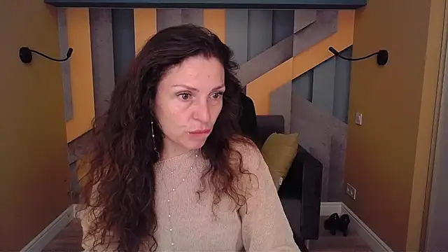 Snapshot of EllaLong chatting on 05-29-26, 11:30 EllaLong online show from 05-29-26, 11:30