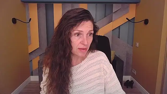 Snapshot of EllaLong chatting on 05-30-26, 11:18 EllaLong online show from 05-30-26, 11:18