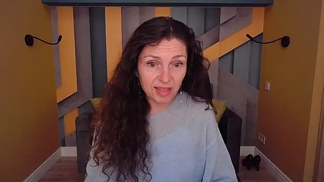 Snapshot of EllaLong chatting on 05-31-26, 11:28 EllaLong online show from 05-31-26, 11:28