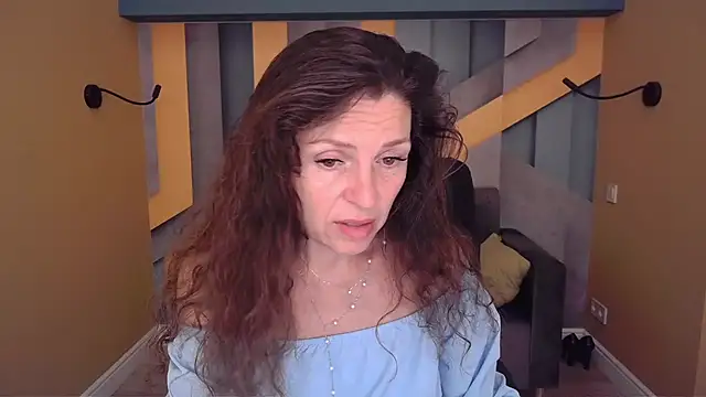 Snapshot of EllaLong chatting on 06-12-26, 11:20 EllaLong online show from 06-12-26, 11:20